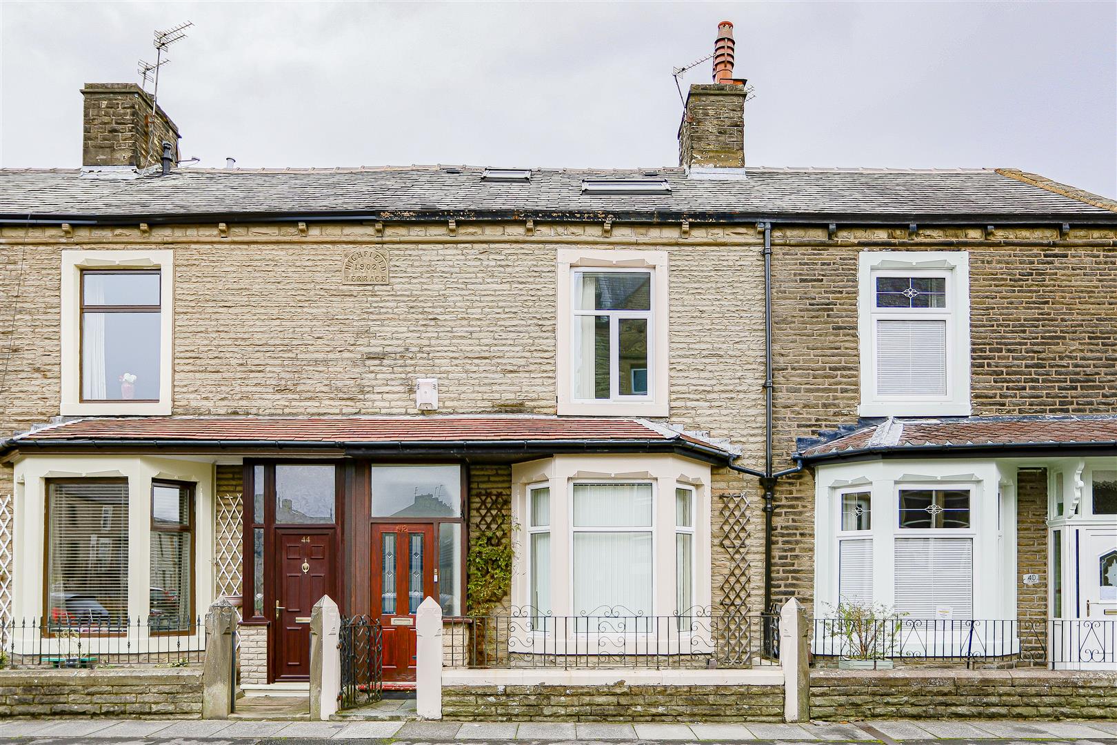4 Bed Mid Terrace House For Sale - Main Image